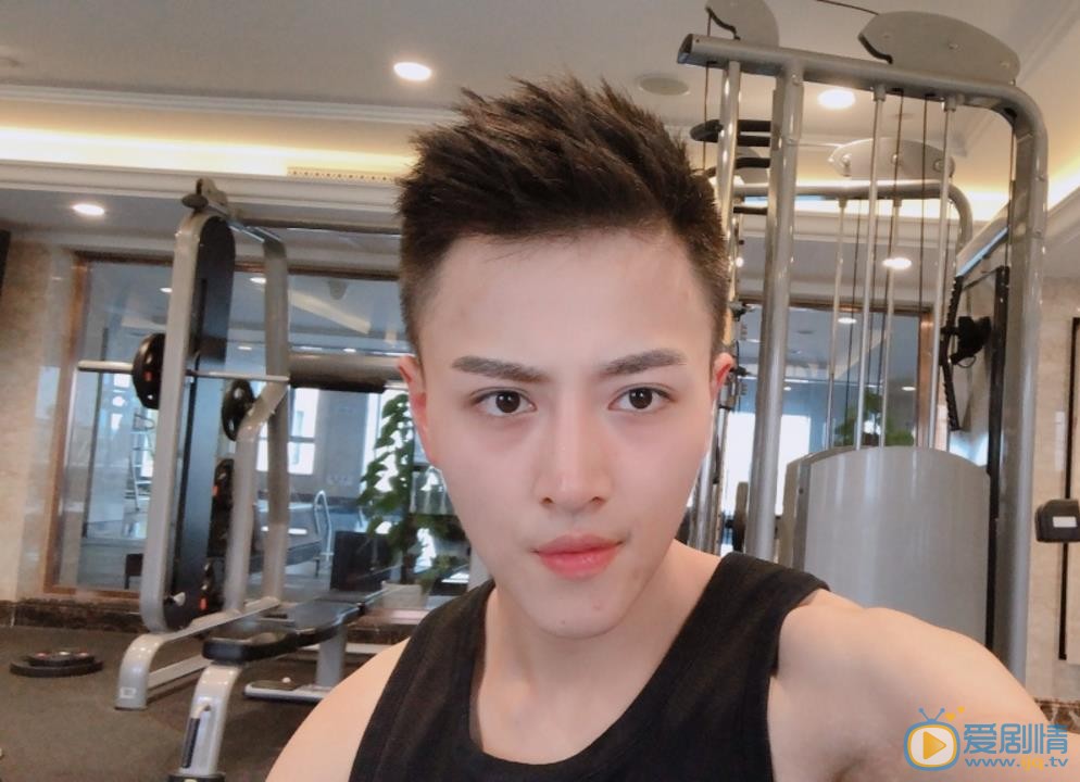 孙振宸自拍照 孙振宸高清写真_孙振宸高清剧照