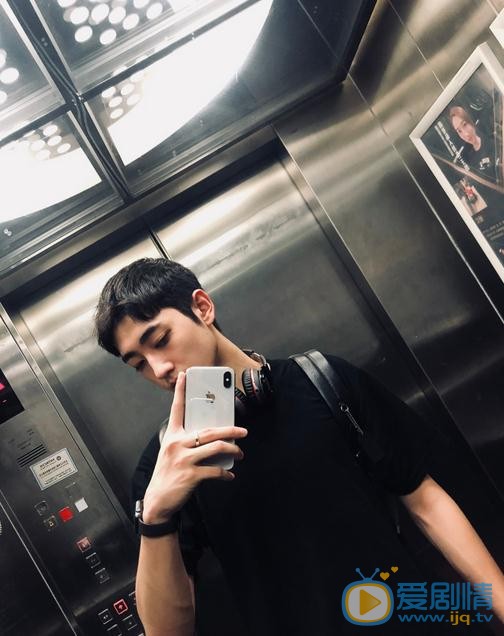 杨昊铭生活照 杨昊铭高清写真_杨昊铭高清剧照