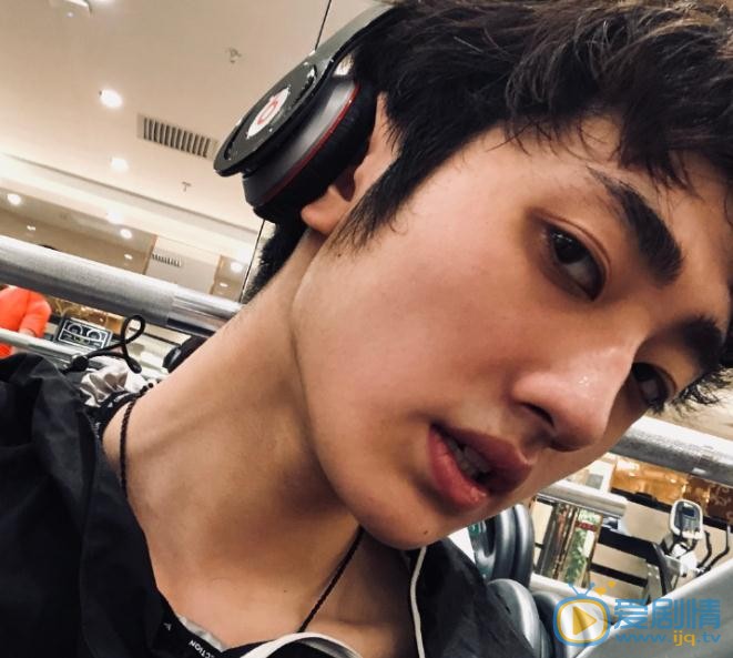 杨昊铭生活照 杨昊铭高清写真_杨昊铭高清剧照