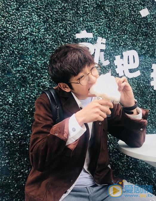 杨昊铭生活照 杨昊铭高清写真_杨昊铭高清剧照