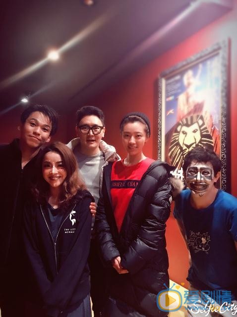 孟真与人合照 孟真高清写真_孟真高清剧照