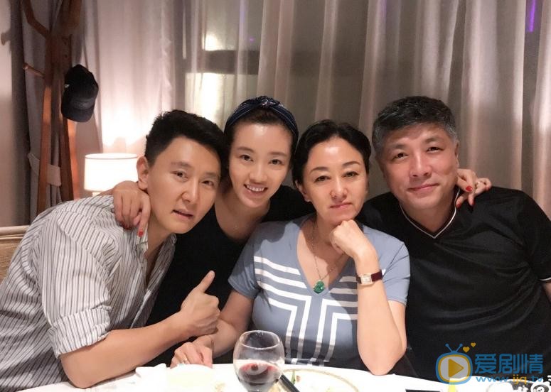 孟真与人合照 孟真高清写真_孟真高清剧照