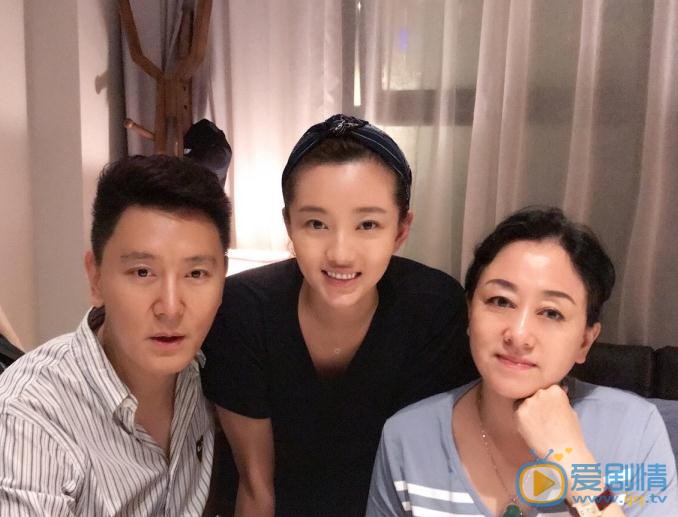 孟真与人合照 孟真高清写真_孟真高清剧照