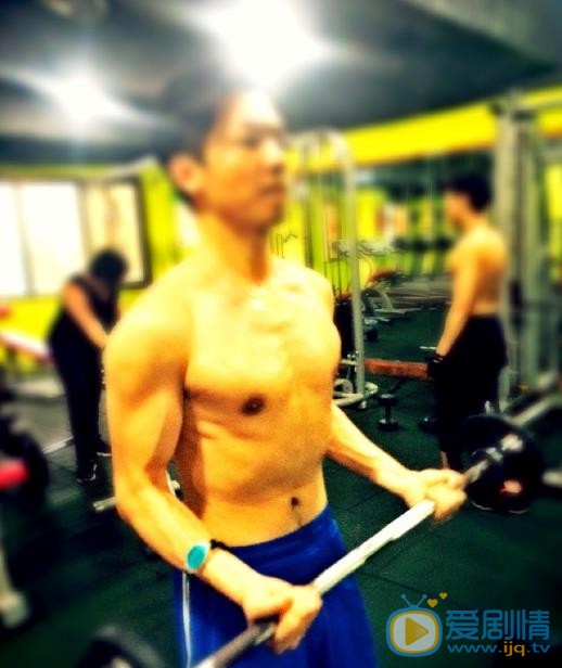 何育骏肌肉大片 何育骏高清写真_何育骏高清剧照