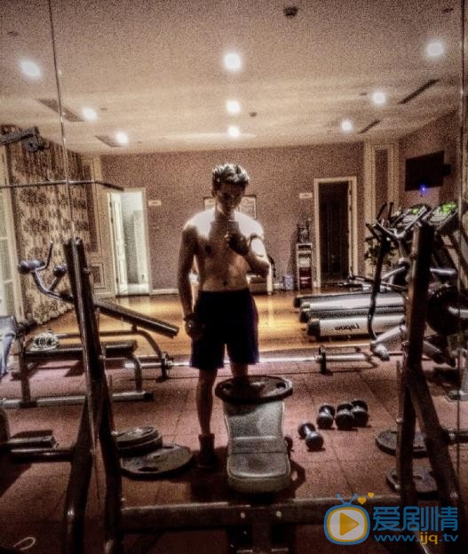 何育骏肌肉大片 何育骏高清写真_何育骏高清剧照