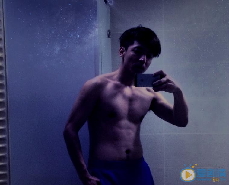 何育骏肌肉大片 何育骏高清写真_何育骏高清剧照