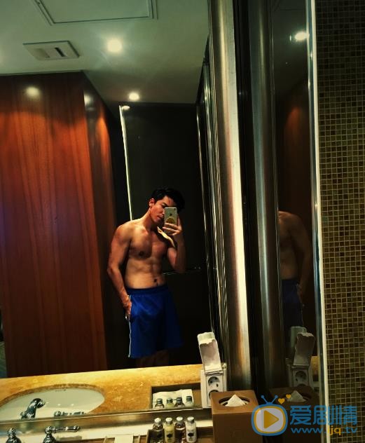 何育骏肌肉大片 何育骏高清写真_何育骏高清剧照