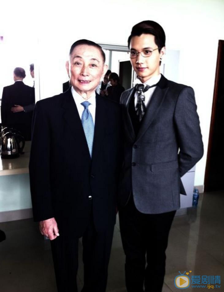 金恩圣与人合照 金恩圣高清写真_金恩圣高清剧照