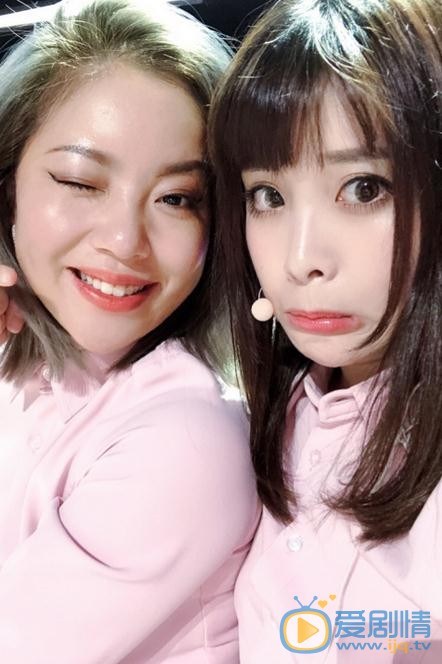 葛佳慧与人合照 葛佳慧高清写真_葛佳慧高清剧照