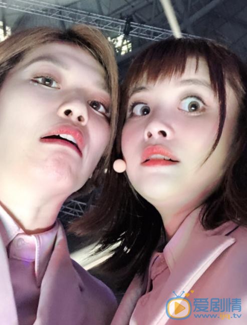 葛佳慧与人合照 葛佳慧高清写真_葛佳慧高清剧照