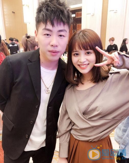 葛佳慧与人合照 葛佳慧高清写真_葛佳慧高清剧照
