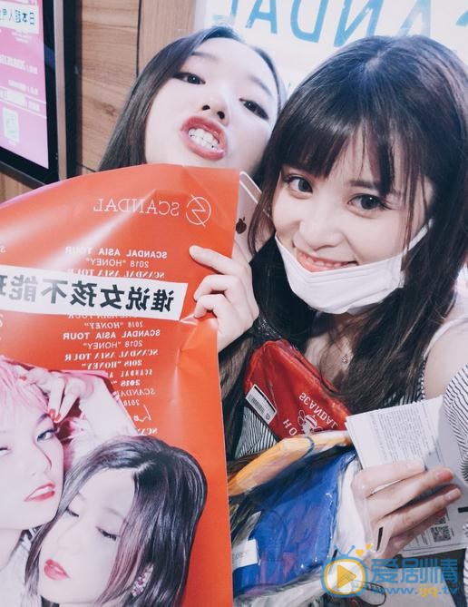 葛佳慧与人合照 葛佳慧高清写真_葛佳慧高清剧照