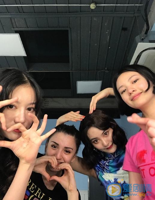 邱天与人合照 邱天高清写真_邱天高清剧照