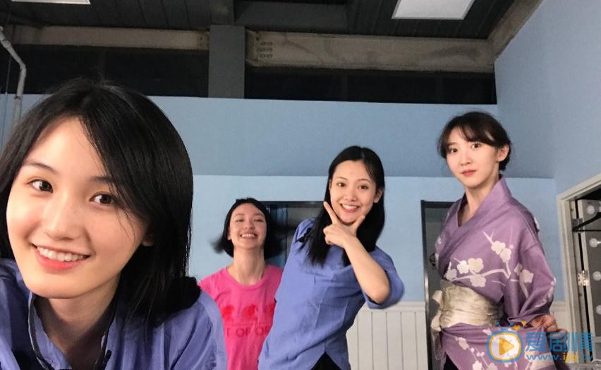 邱天与人合照 邱天高清写真_邱天高清剧照