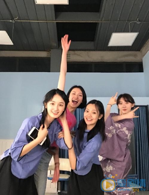 邱天与人合照 邱天高清写真_邱天高清剧照