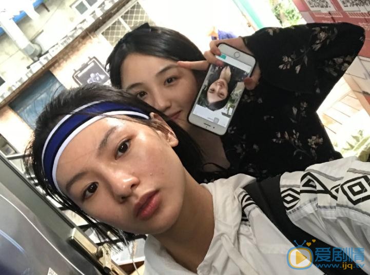 邱天与人合照 邱天高清写真_邱天高清剧照