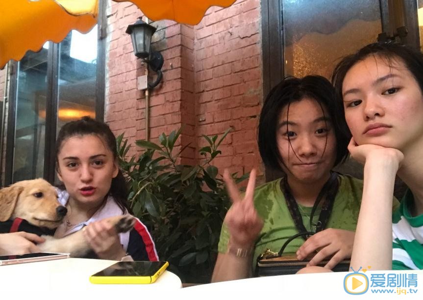 邱天与人合照 邱天高清写真_邱天高清剧照