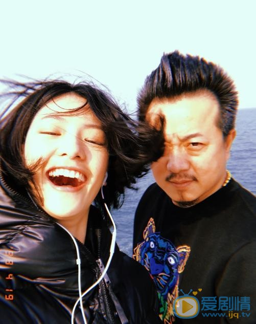 邱天与人合照 邱天高清写真_邱天高清剧照
