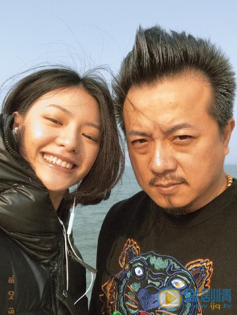 邱天与人合照 邱天高清写真_邱天高清剧照