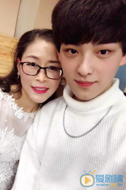 祝子杰与人合照 祝子杰高清写真_祝子杰高清剧照