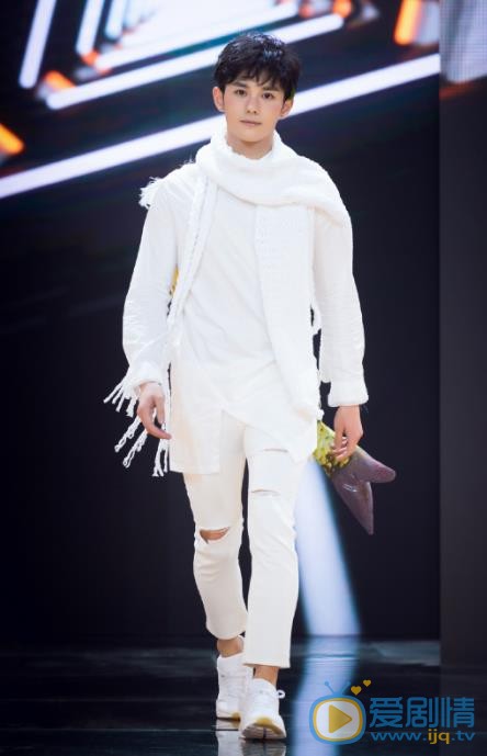 蓝博白衣写真 蓝博高清写真_蓝博高清剧照