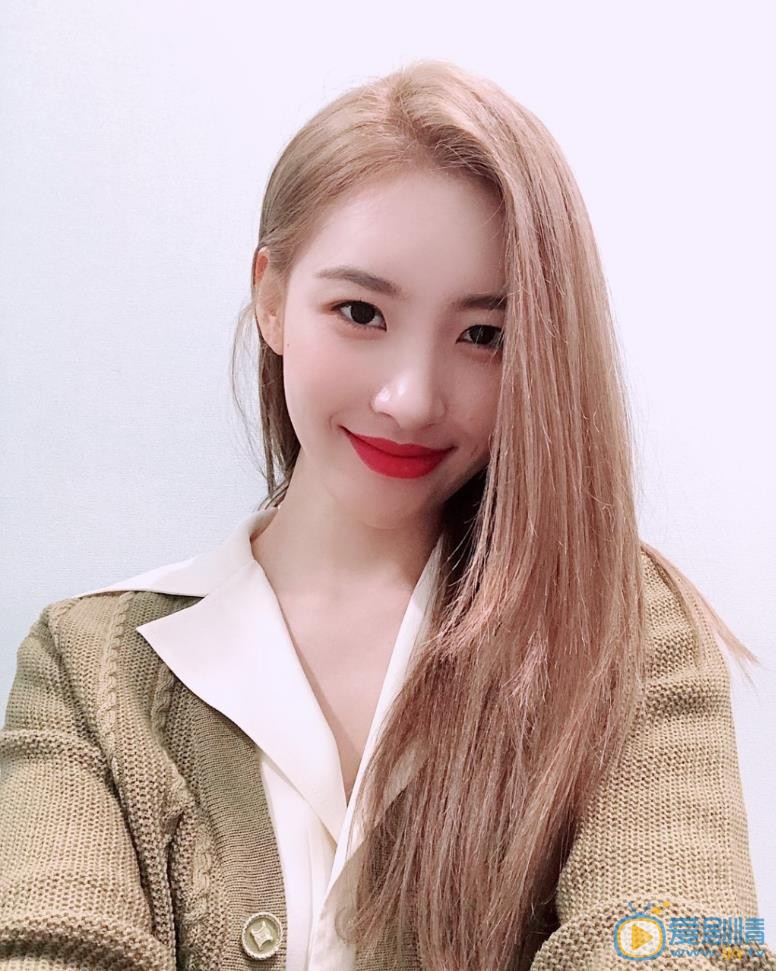 李宣美可爱自拍 李宣美高清写真_李宣美高清剧照