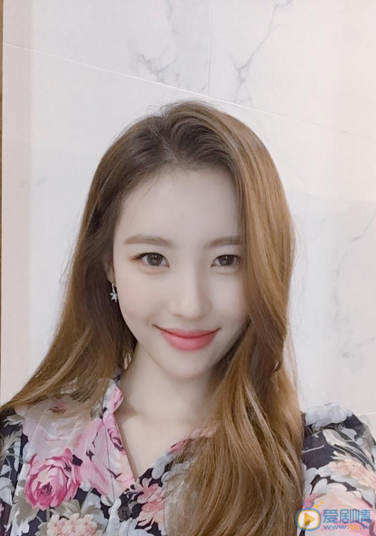 李宣美可爱自拍 李宣美高清写真_李宣美高清剧照