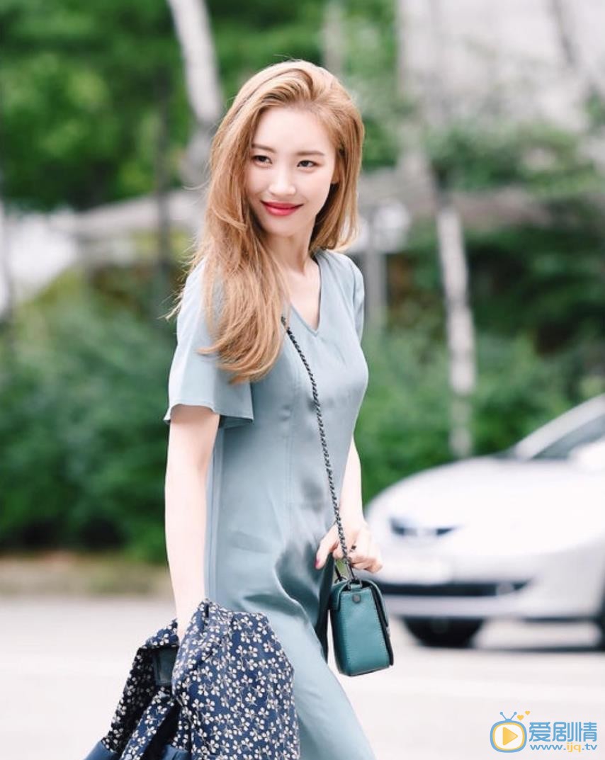 李宣美街拍照 李宣美高清写真_李宣美高清剧照