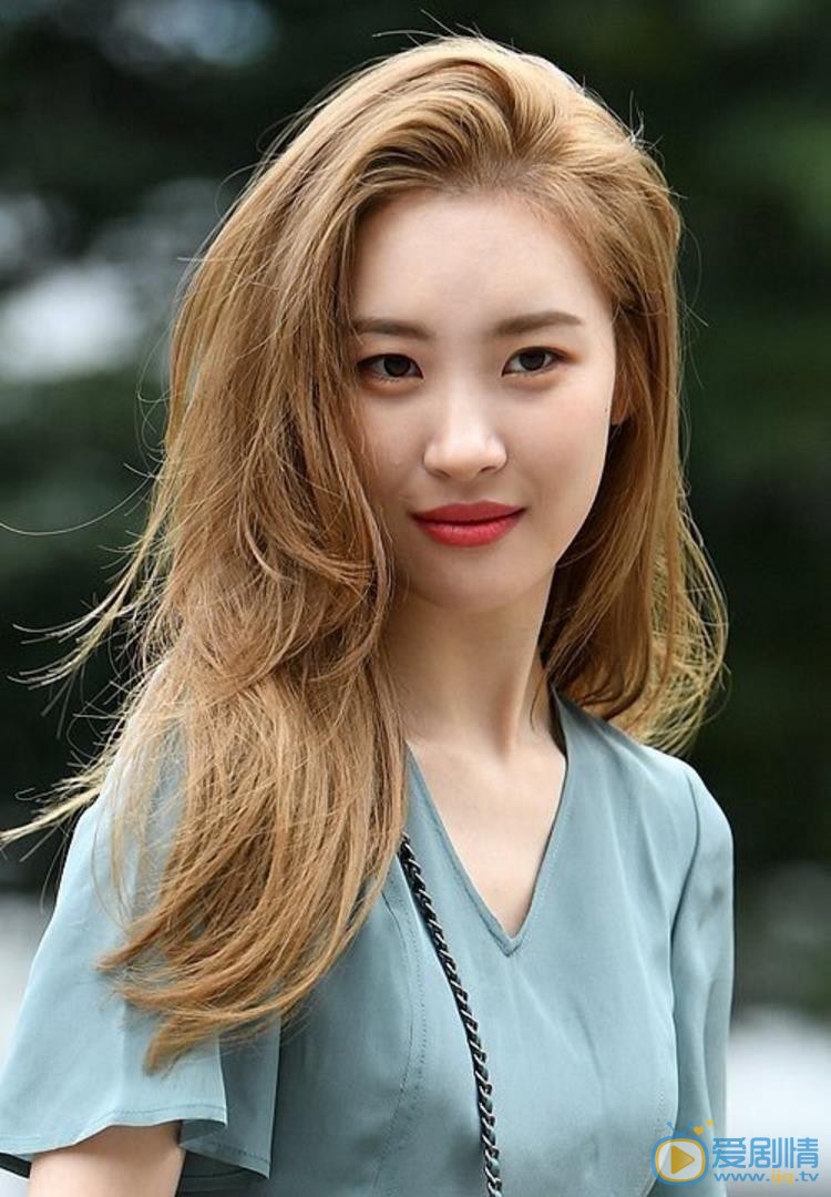 李宣美街拍照 李宣美高清写真_李宣美高清剧照
