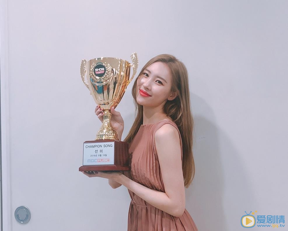 李宣美获奖照 李宣美高清写真_李宣美高清剧照