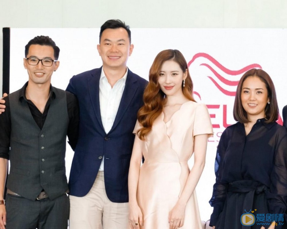 李宣美与人合照 李宣美高清写真_李宣美高清剧照
