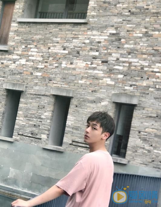 向昊旅行照 向昊高清写真_向昊高清剧照