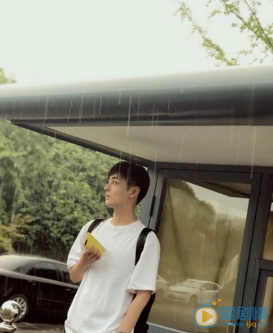 向昊旅行照 向昊高清写真_向昊高清剧照