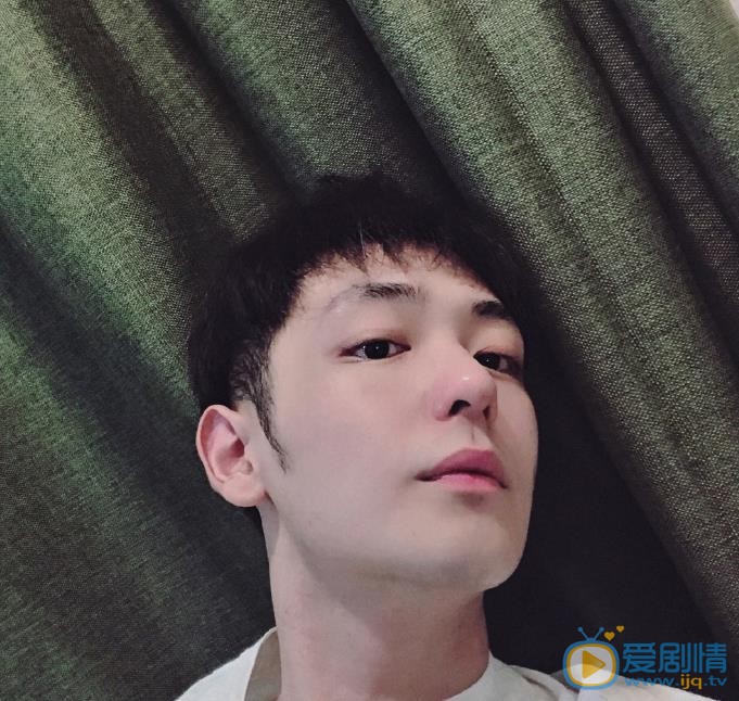 向昊生活照 向昊高清写真_向昊高清剧照