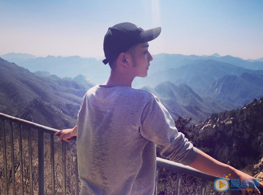 向昊旅行照 向昊高清写真_向昊高清剧照