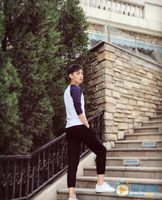 向昊旅行照 向昊高清写真_向昊高清剧照