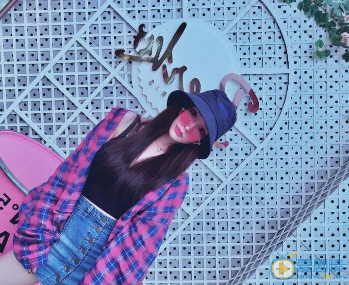 江璟儿街拍写真 江璟儿高清写真_江璟儿高清剧照
