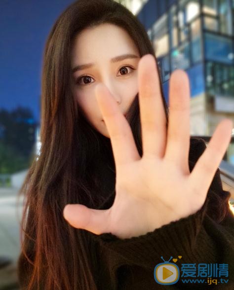 江璟儿街拍写真 江璟儿高清写真_江璟儿高清剧照