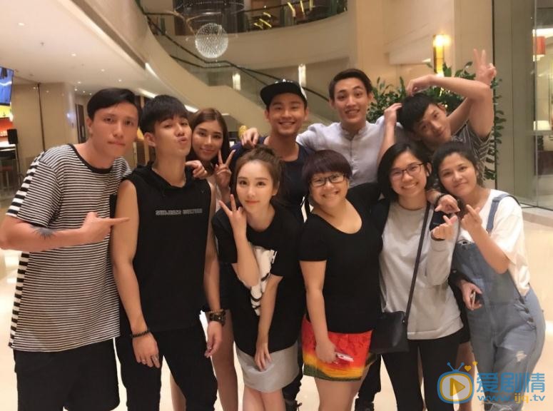 江璟儿与人合照 江璟儿高清写真_江璟儿高清剧照
