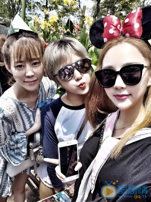 江璟儿与人合照 江璟儿高清写真_江璟儿高清剧照