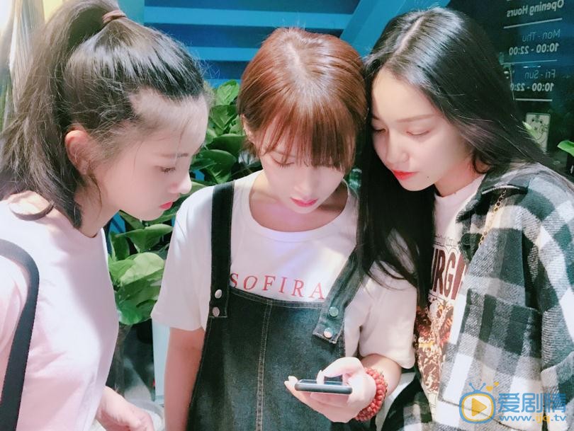 姜彦汐与人合照 姜彦汐高清写真_姜彦汐高清剧照