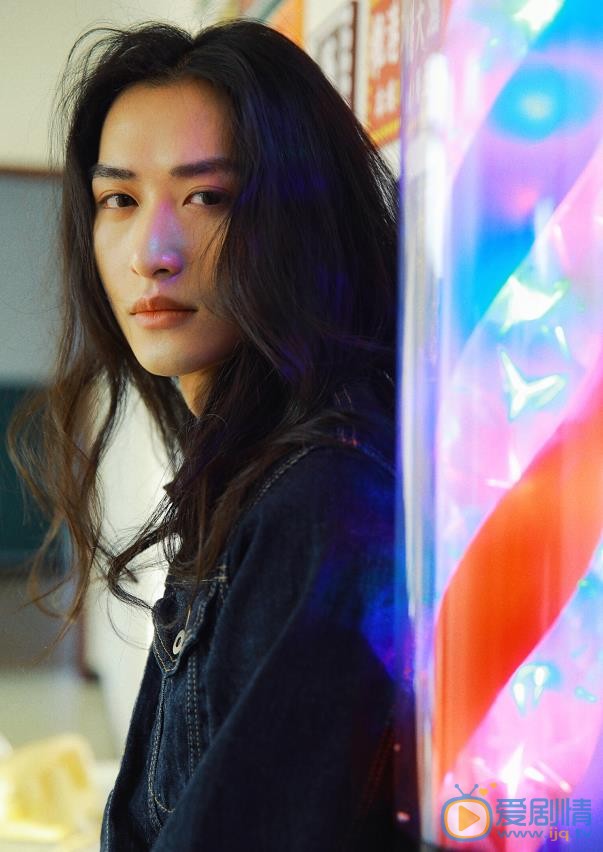 橙红年代卫子阡是谁演的？卫子阡扮演者胡潇灵个人资料、写真及生活照欣赏