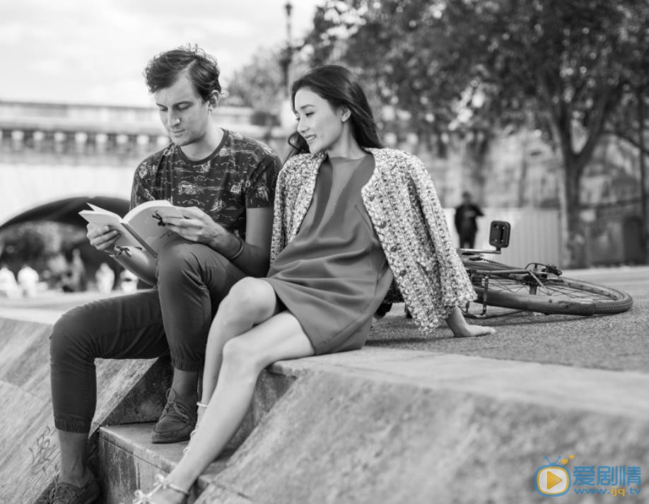 严米拉与他人合影 严米拉高清写真_严米拉高清剧照