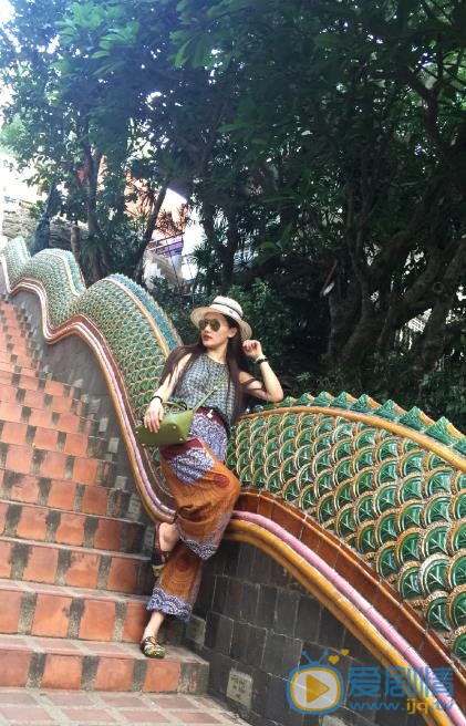 严米拉游玩照 严米拉高清写真_严米拉高清剧照
