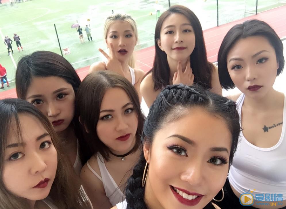 王菊与他人合影 王菊高清写真_王菊高清剧照