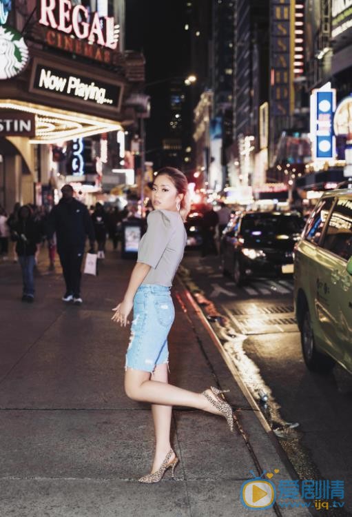 王菊街拍写真 王菊高清写真_王菊高清剧照