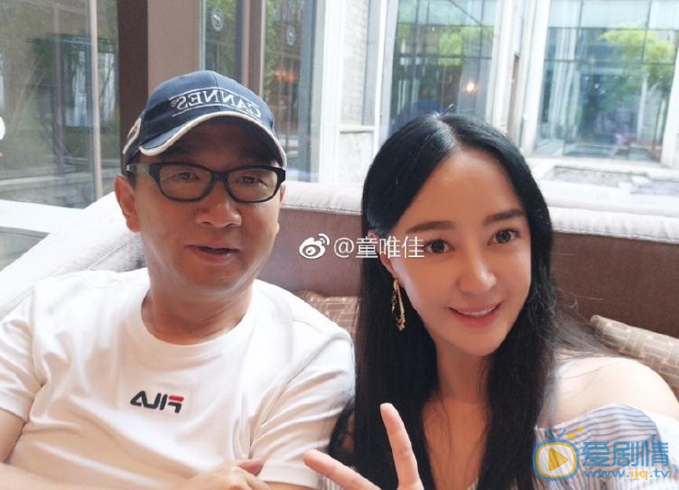 童唯佳与人合照 童唯佳高清写真_童唯佳高清剧照