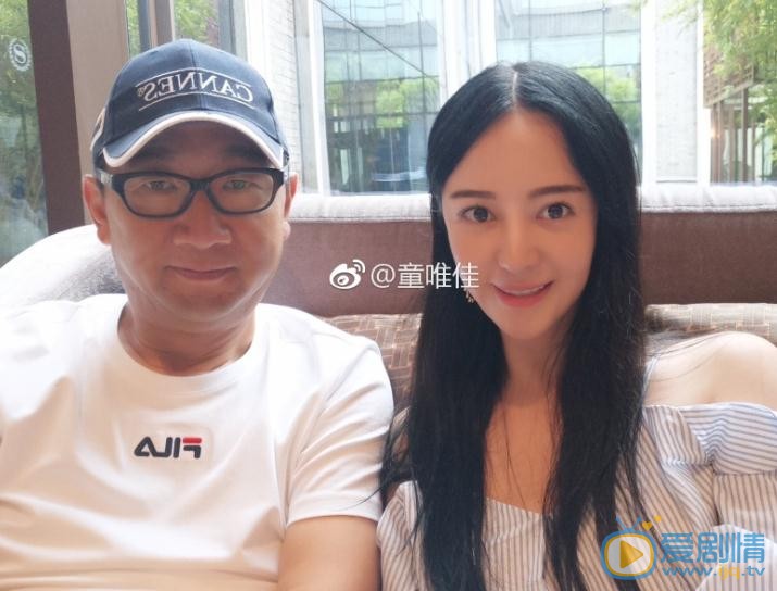 童唯佳与人合照 童唯佳高清写真_童唯佳高清剧照