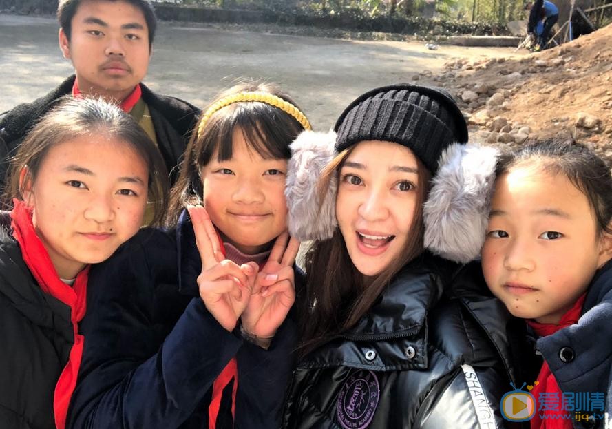 童唯佳与人合照 童唯佳高清写真_童唯佳高清剧照