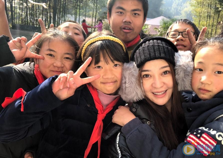 童唯佳与人合照 童唯佳高清写真_童唯佳高清剧照
